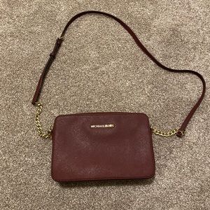 Michael Kors Jet Set Crossbody Maroon